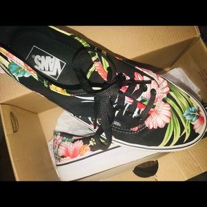 Floral Hawaiian black vans